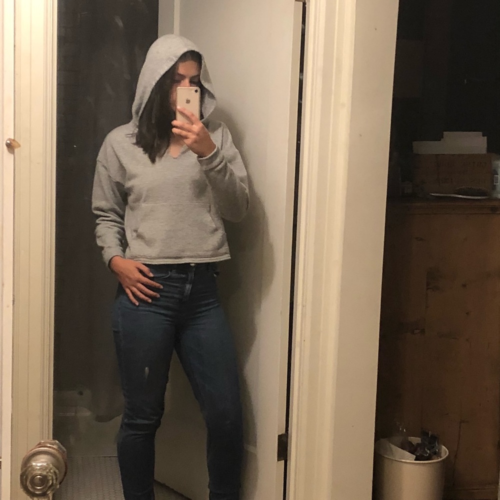 Cropped grey sweatshirt.